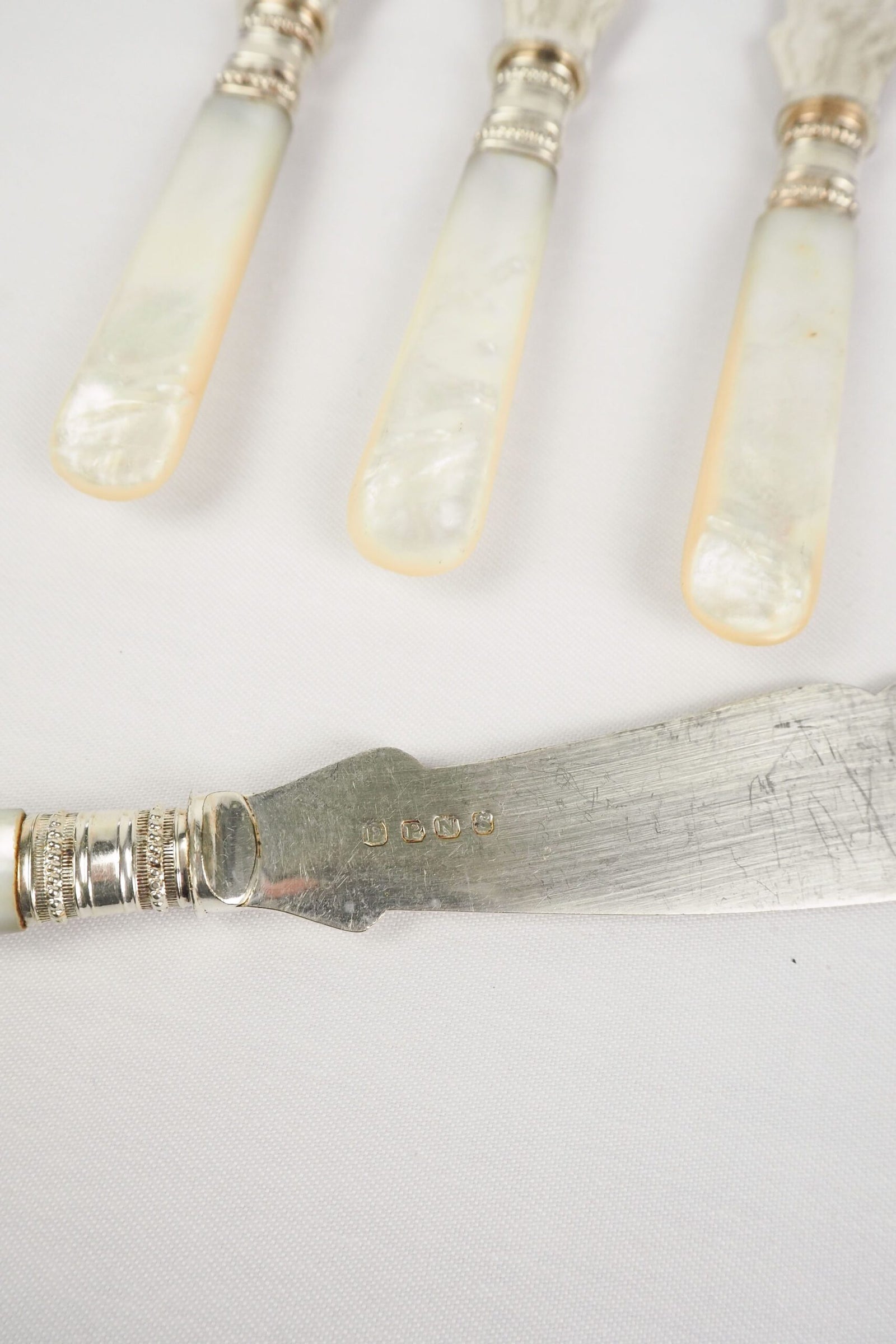 A Set of 4 Antique Silver Plate Fish Knives with mother of pearl handles. The blade of each Victorian Fish Knife has a beautifully etched floral pattern. Wildmore