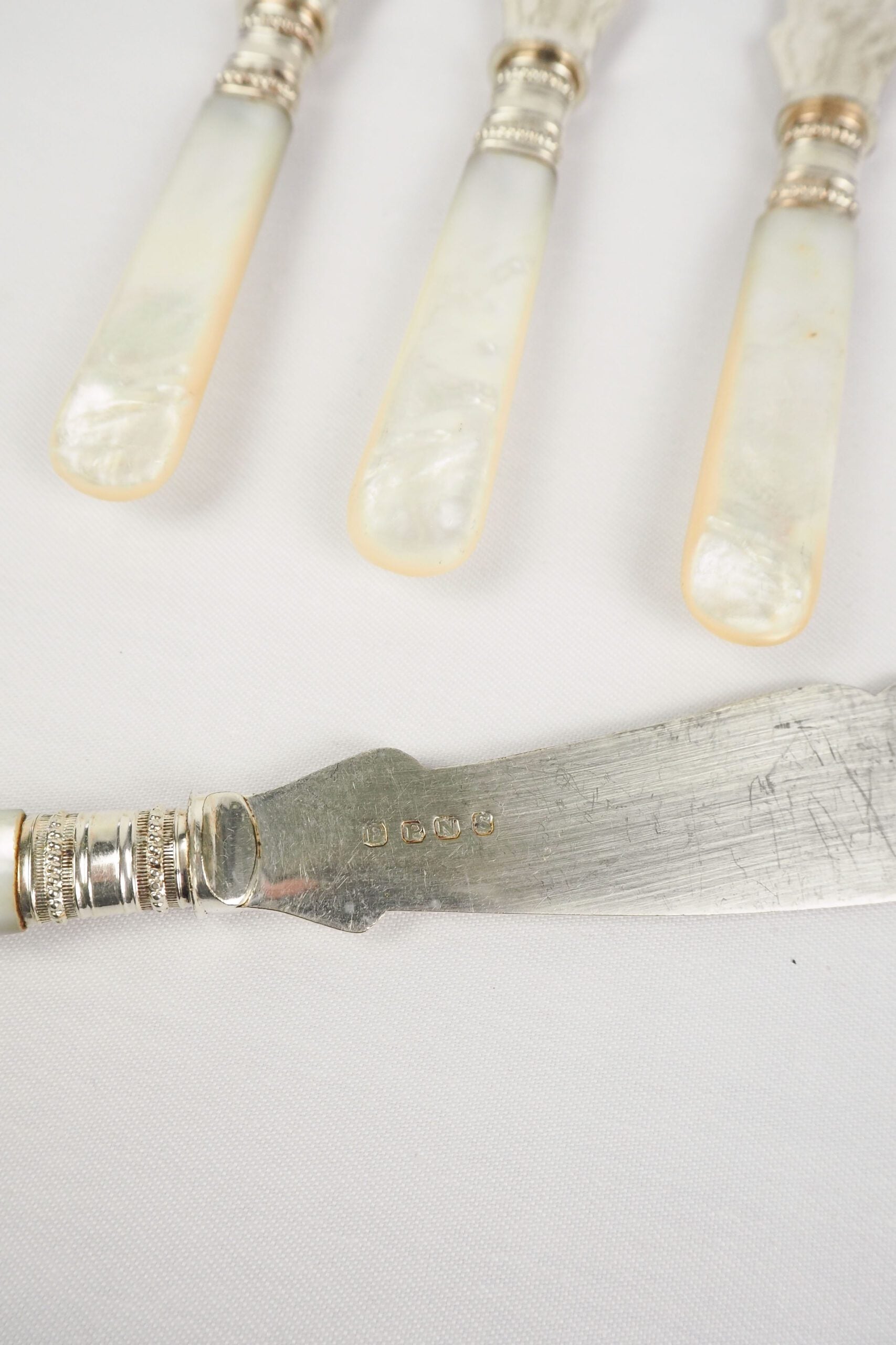 A Set of 4 Antique Silver Plate Fish Knives with mother of pearl handles. The blade of each Victorian Fish Knife has a beautifully etched floral pattern. Wildmore