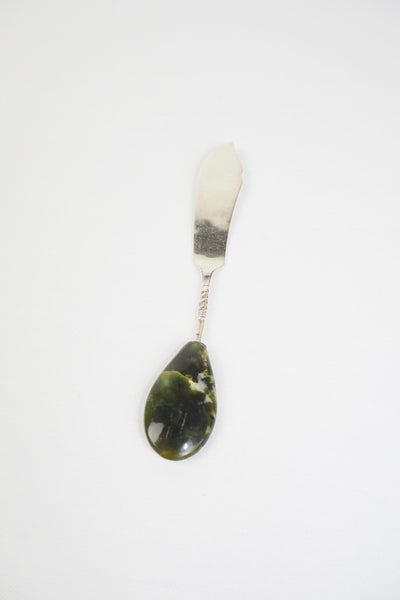 This Vintage Agate Butter Knife has a silver plated blade and a beautiful moss agate handle.
