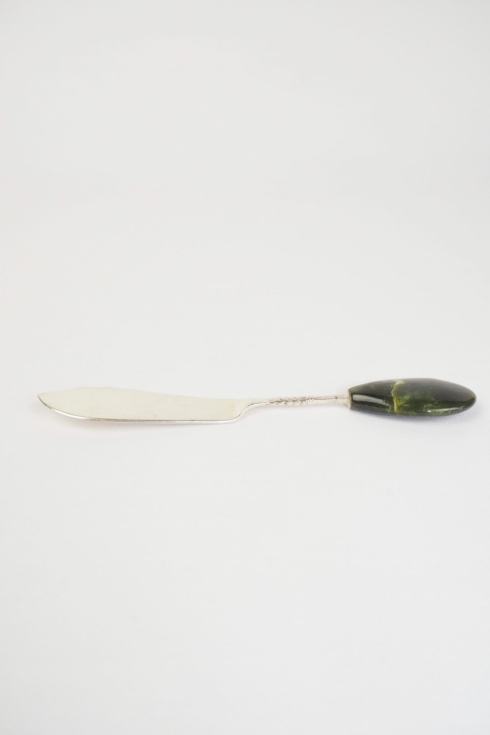 This Vintage Agate Butter Knife has a silver plated blade and a beautiful moss agate handle.