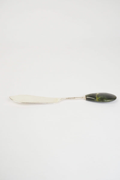 This Vintage Agate Butter Knife has a silver plated blade and a beautiful moss agate handle.