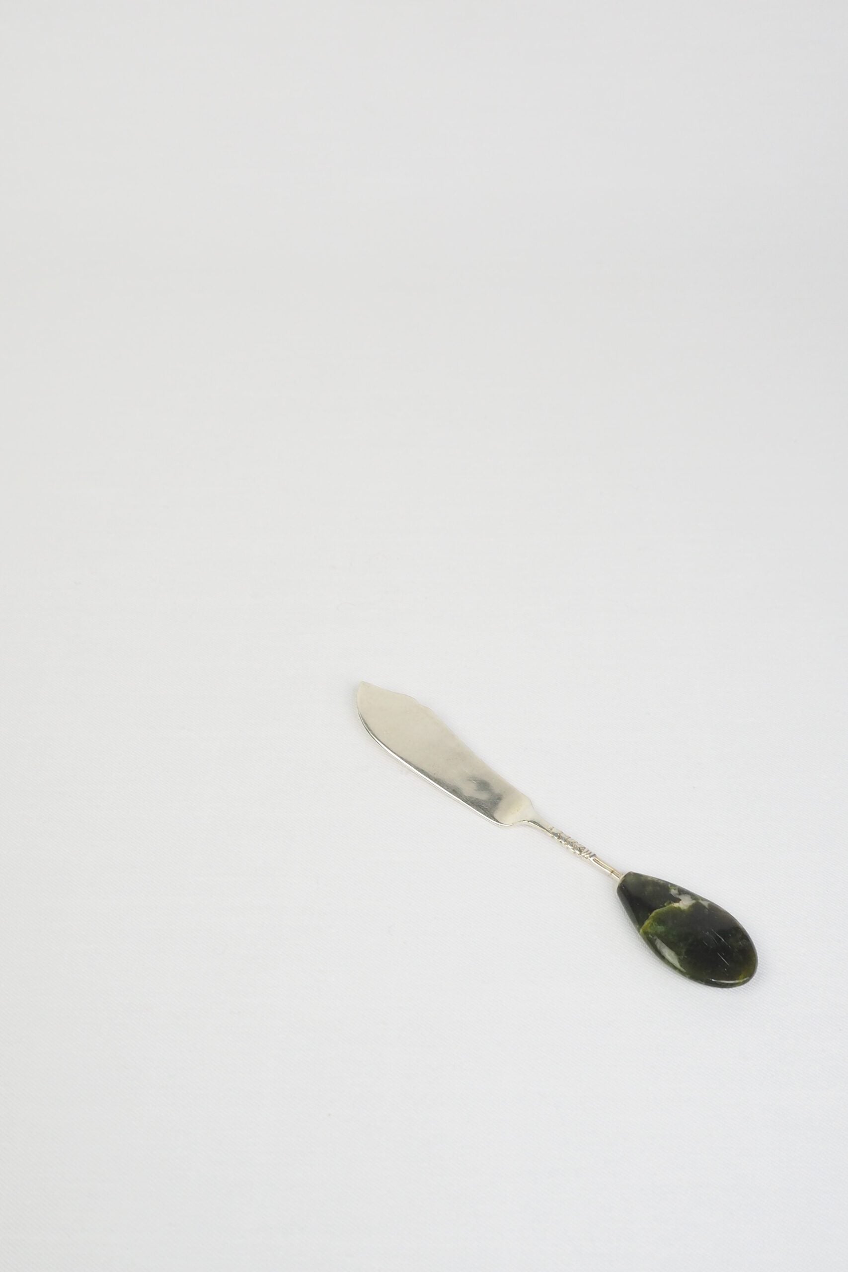 This Vintage Agate Butter Knife has a silver plated blade and a beautiful moss agate handle.