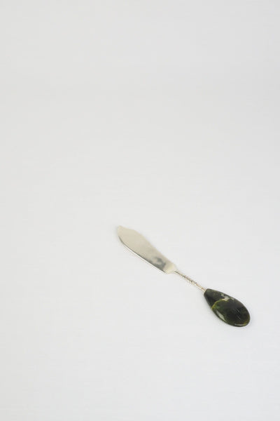This Vintage Agate Butter Knife has a silver plated blade and a beautiful moss agate handle.