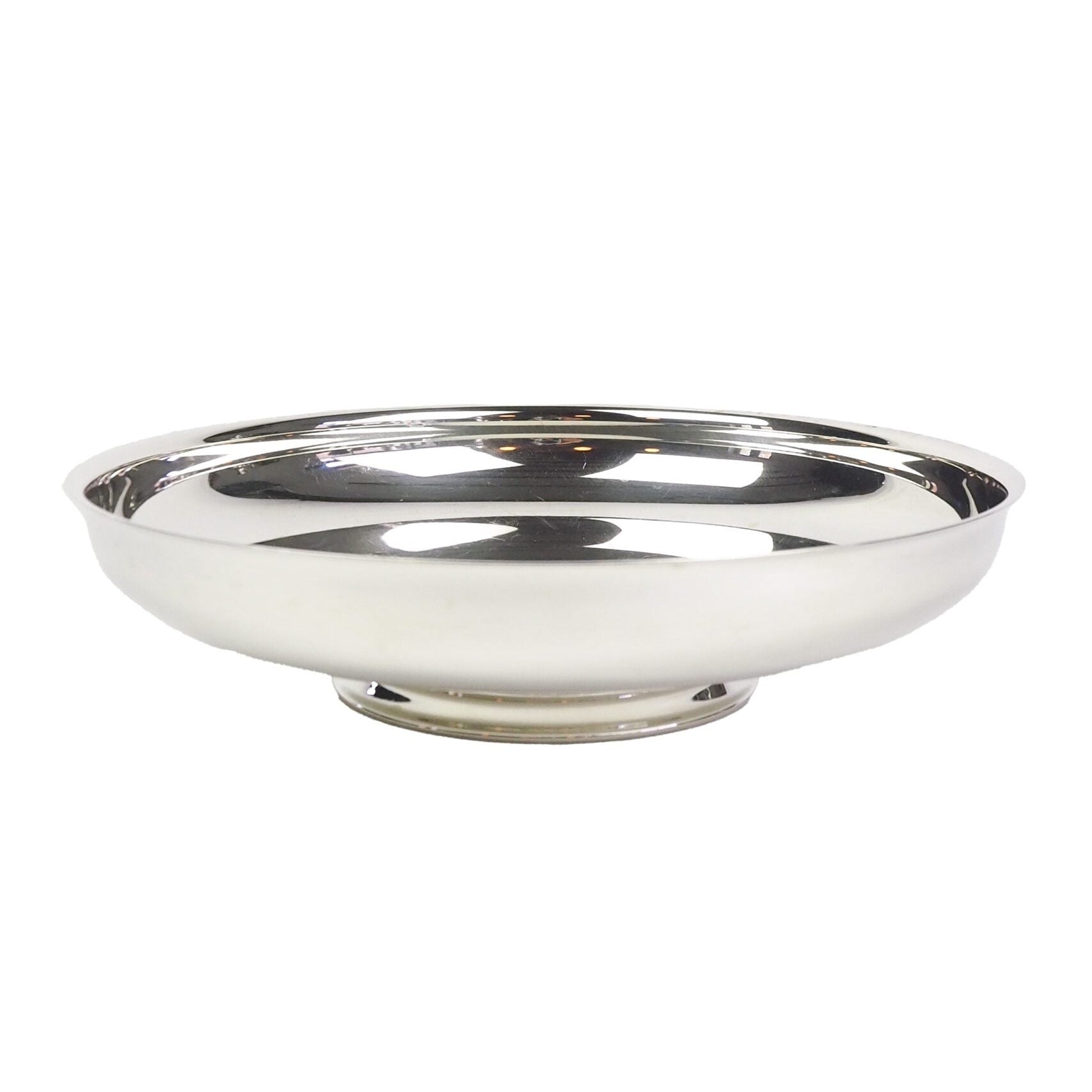 This stylish Vintage Silver Plate Pedestal Dish is the perfect centrepiece to fill with fruit. The simple contemporary style gives this English silver plate bowl a timeless look. Wildmore