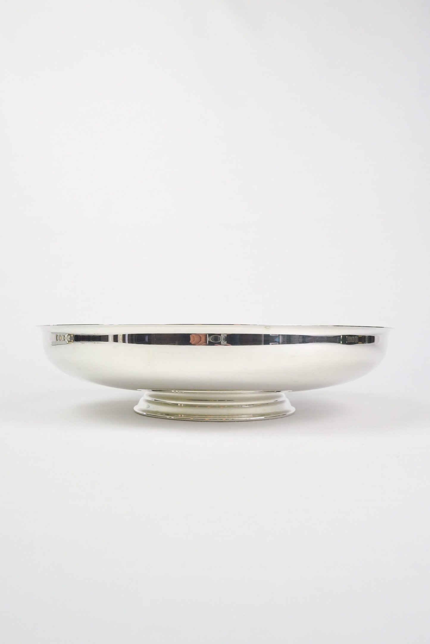 This stylish Vintage Silver Plate Pedestal Dish is the perfect centrepiece to fill with fruit. The simple contemporary style gives this English silver plate bowl a timeless look. Wildmore