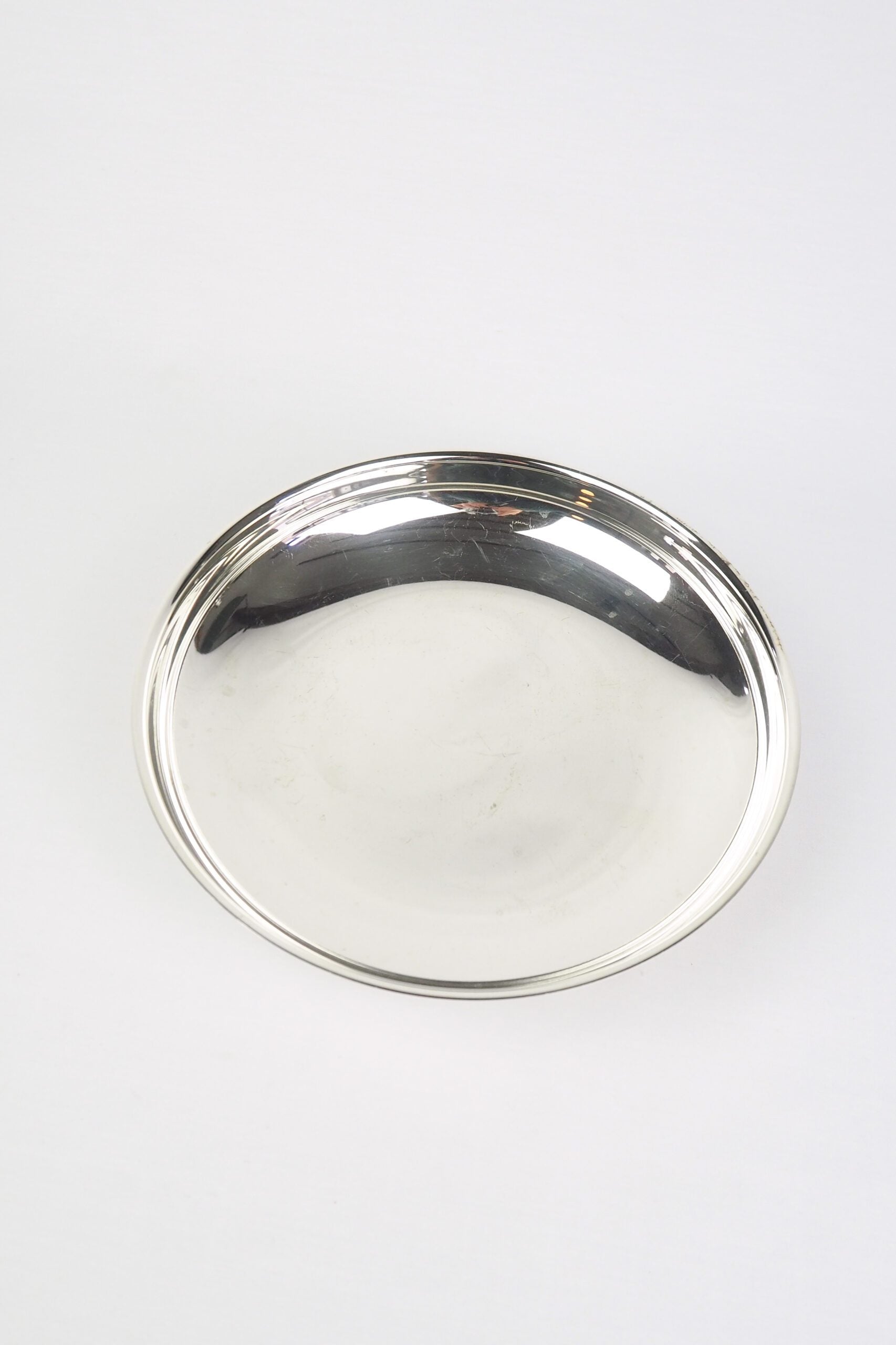 This stylish Vintage Silver Plate Pedestal Dish is the perfect centrepiece to fill with fruit. The simple contemporary style gives this English silver plate bowl a timeless look. Wildmore