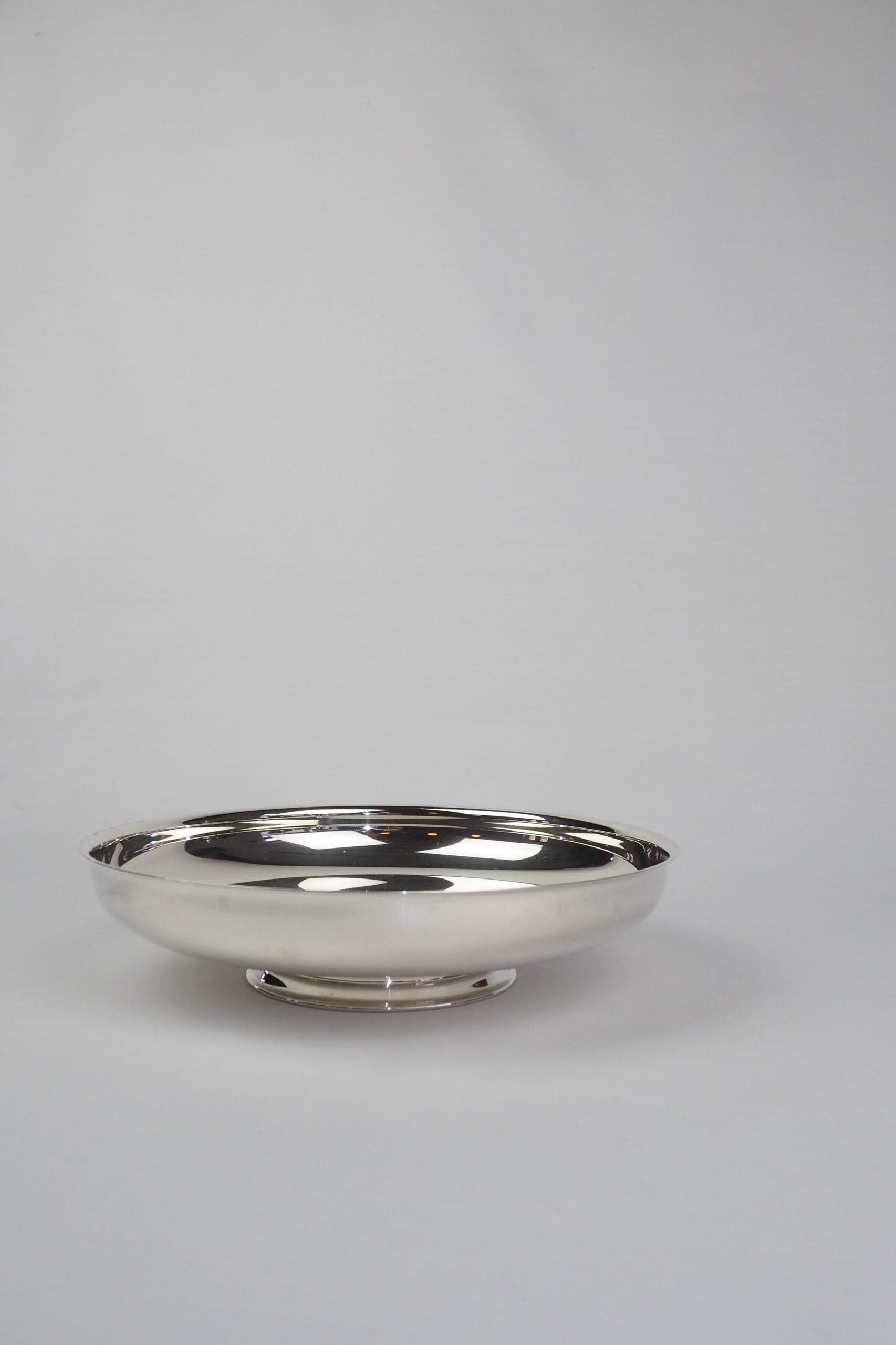 This stylish Vintage Silver Plate Pedestal Dish is the perfect centrepiece to fill with fruit. The simple contemporary style gives this English silver plate bowl a timeless look. Wildmore