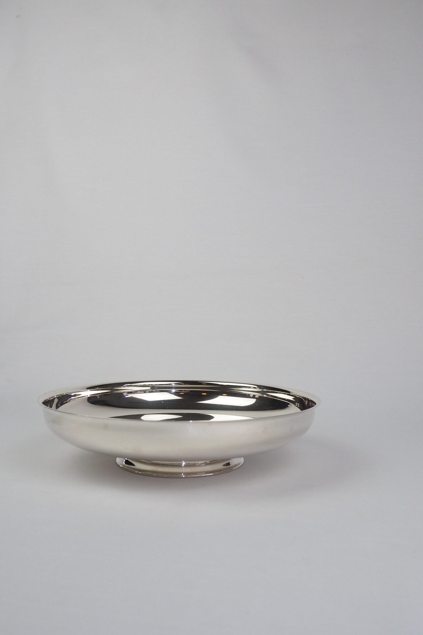 This stylish Vintage Silver Plate Pedestal Dish is the perfect centrepiece to fill with fruit. The simple contemporary style gives this English silver plate bowl a timeless look. Wildmore