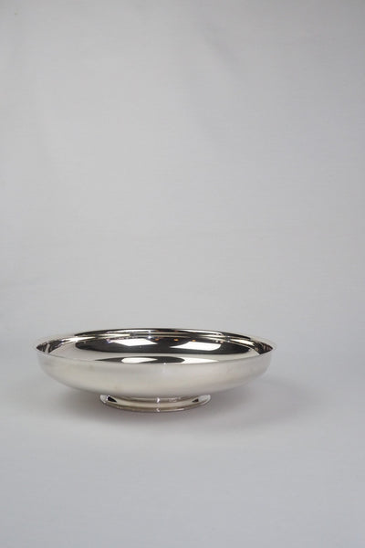 This stylish Vintage Silver Plate Pedestal Dish is the perfect centrepiece to fill with fruit. The simple contemporary style gives this English silver plate bowl a timeless look. Wildmore