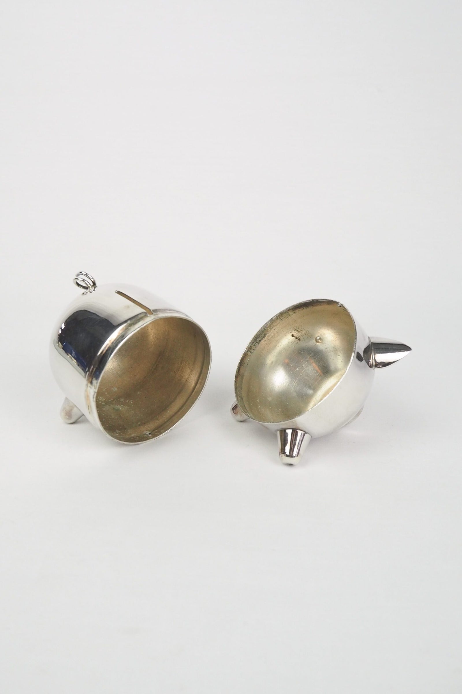 A wonderful Vintage Silver Plate Piggy Bank. This silver plated pig money box has a little curly tail and expressive ears. Wildmore