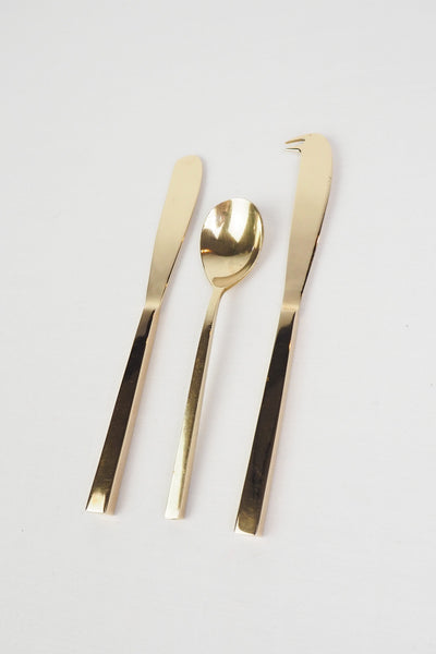 This mid century Scandinavian Brass Service Set for Cheese is in beautiful condition. With a stunning mid century style, boxy square handles and polished gold colour. 
