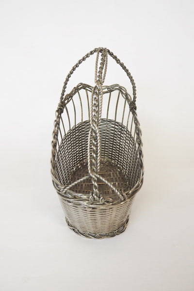 This Vintage Silver Plate Wine Bottle Holder is a great centrepiece for your party. The elegant style gives this silver plate wine server timeless appeal.