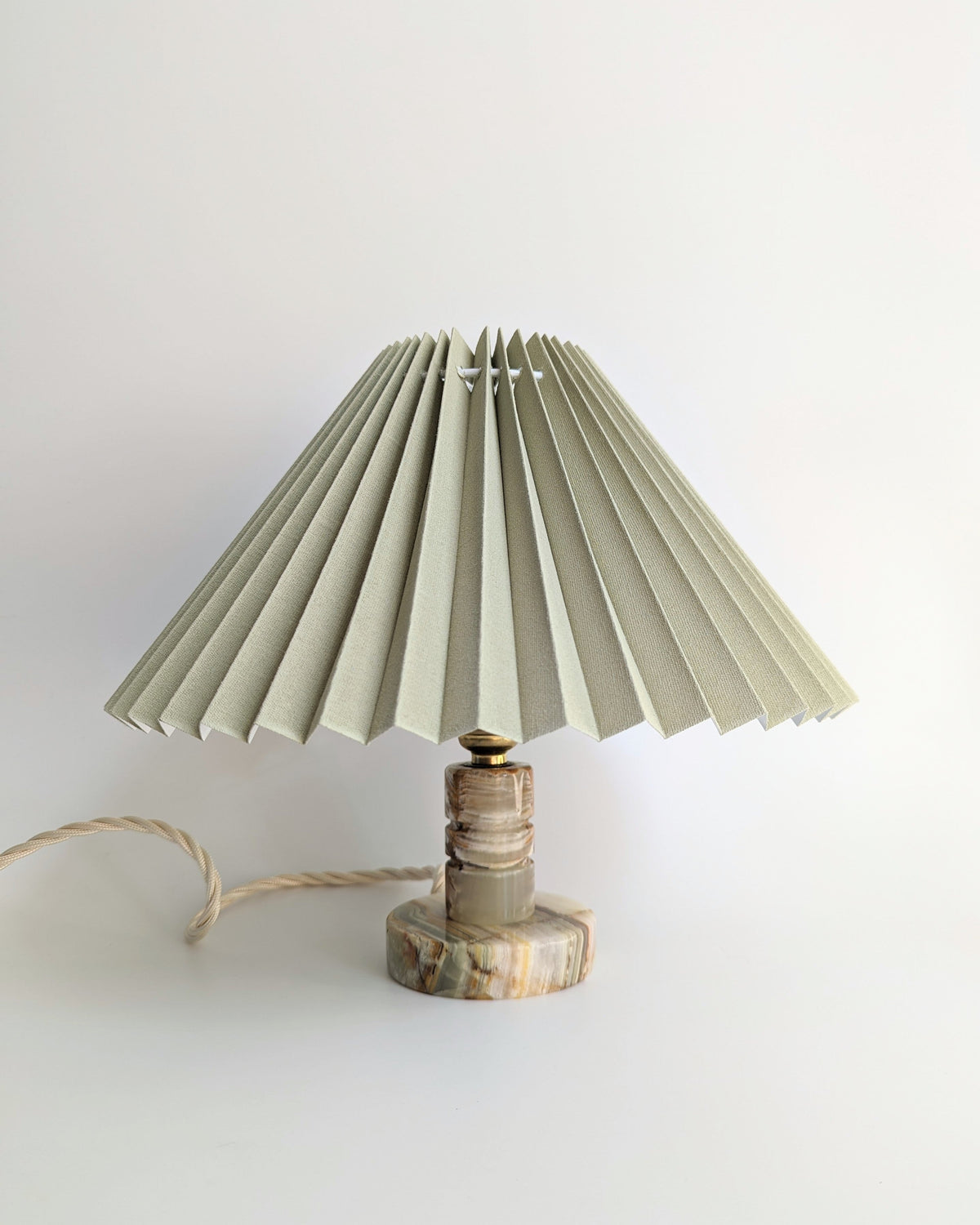 Rippled Onyx Coloumn Lamp