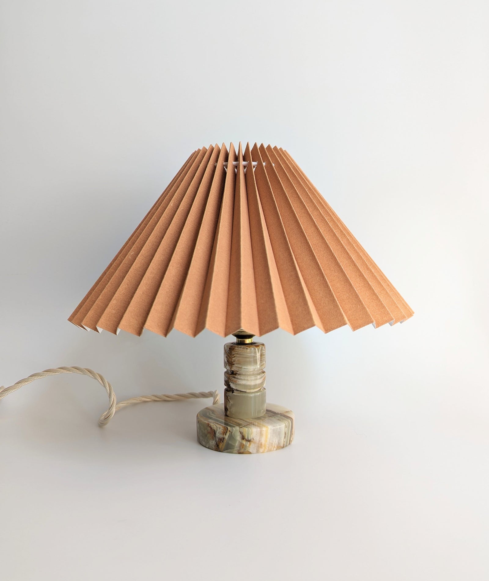 Rippled Onyx Coloumn Lamp