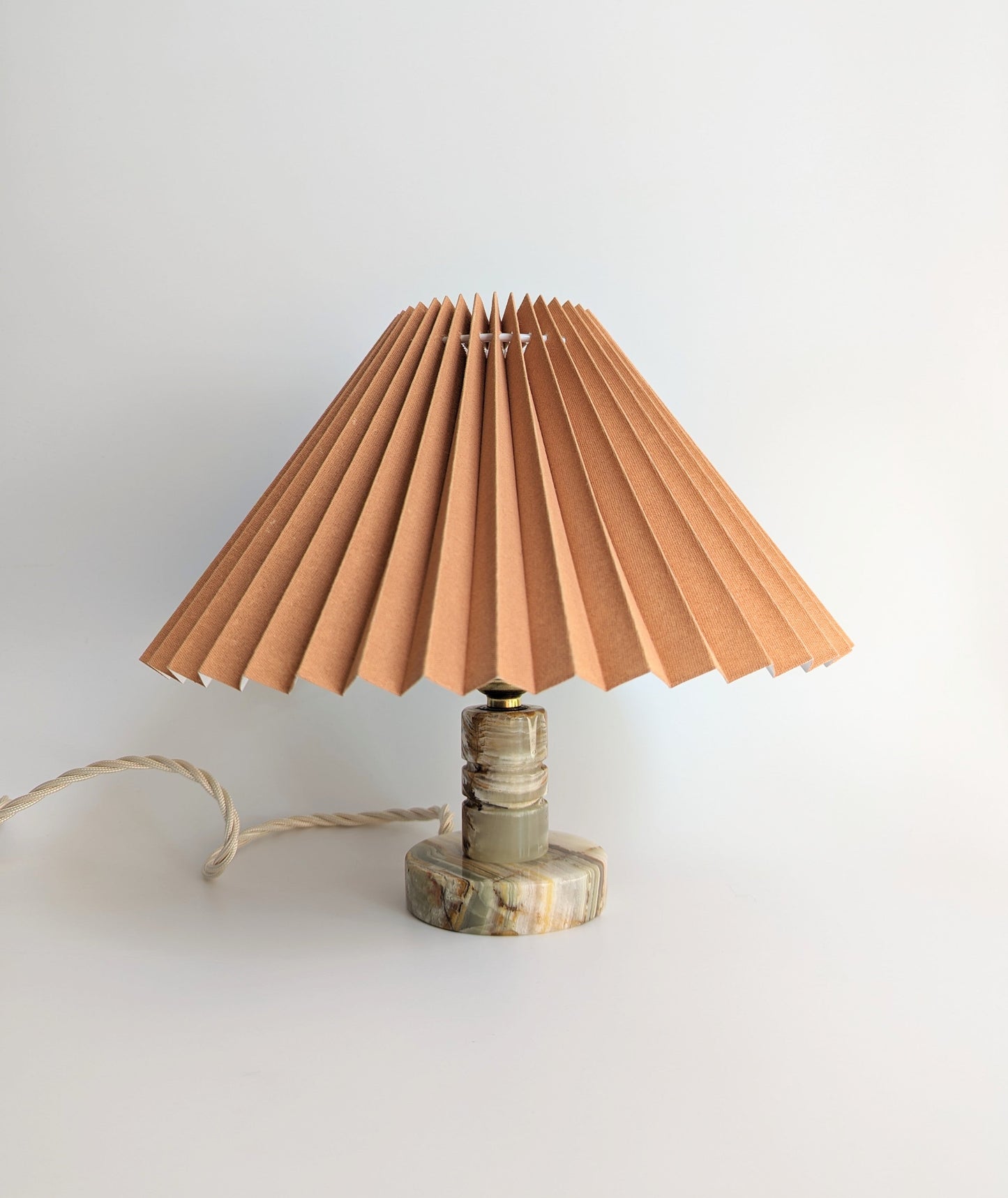 Rippled Onyx Coloumn Lamp