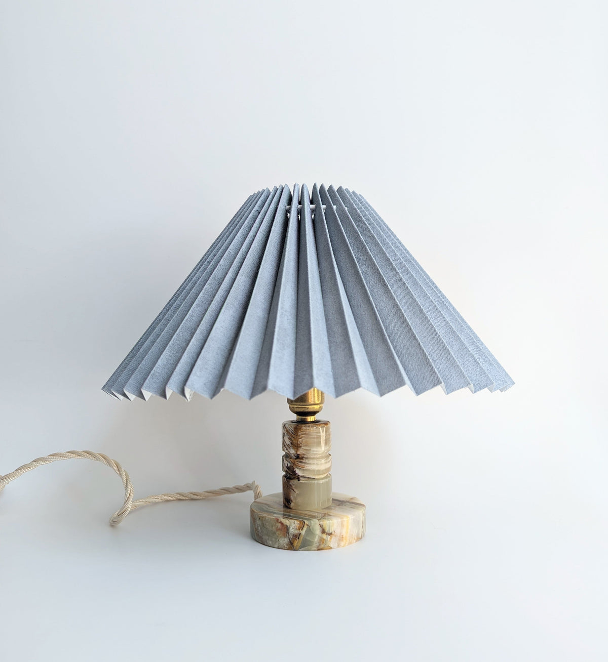 Rippled Onyx Coloumn Lamp