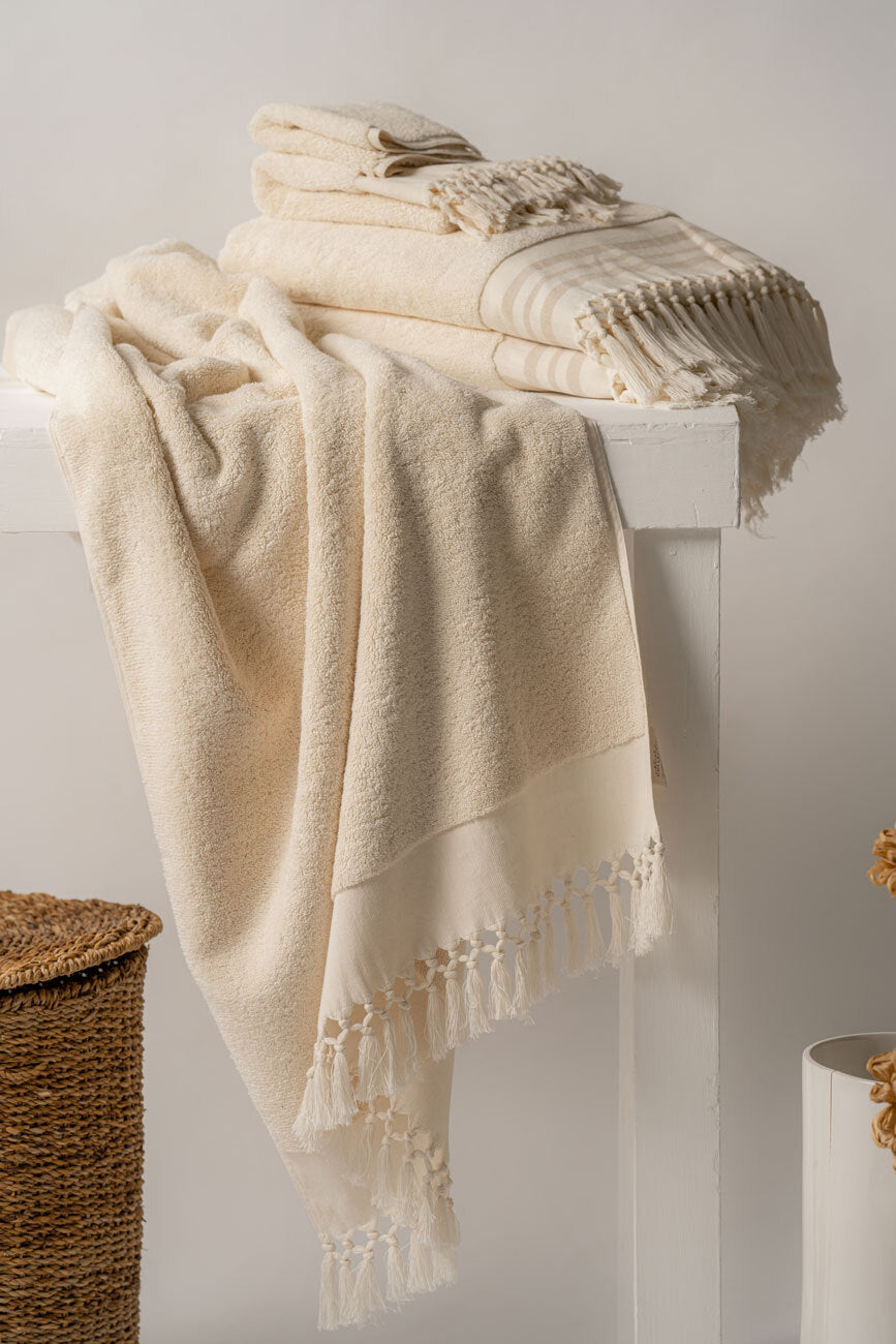 Plush & Bare Set of Three Towels in Ecru