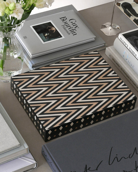 Lacquered Backgammon, Black