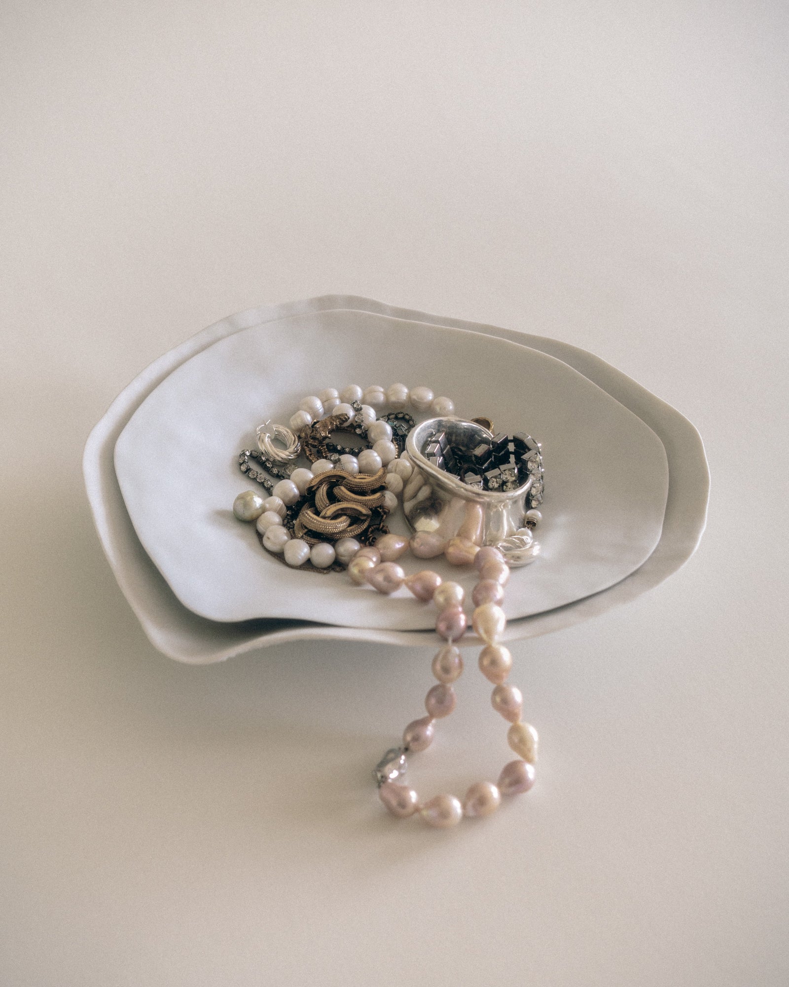 Indulge nº8 dinner plate / white matte