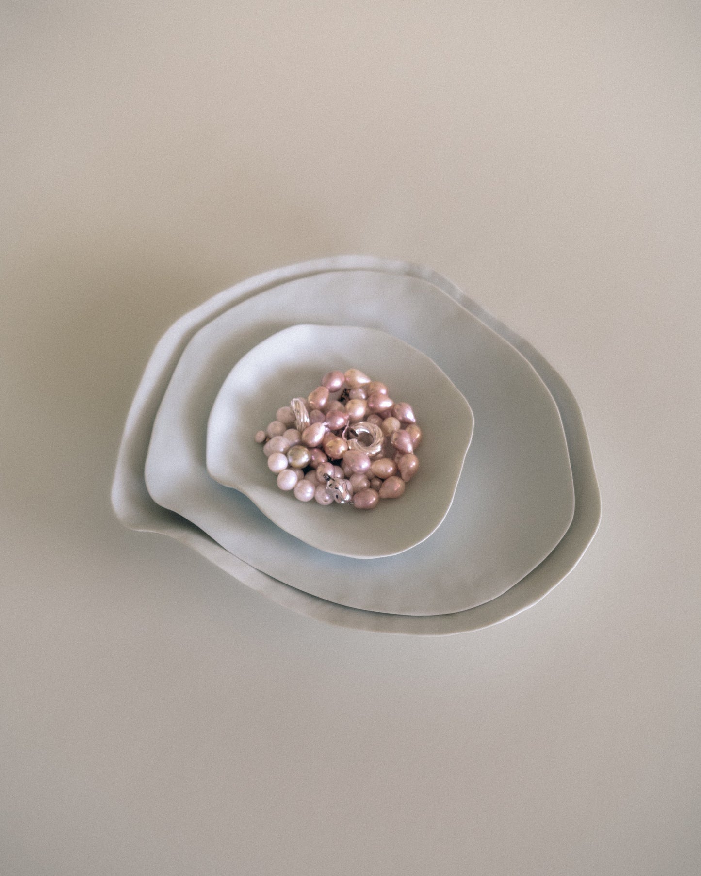 Indulge nº6 large dinner plate / white matte