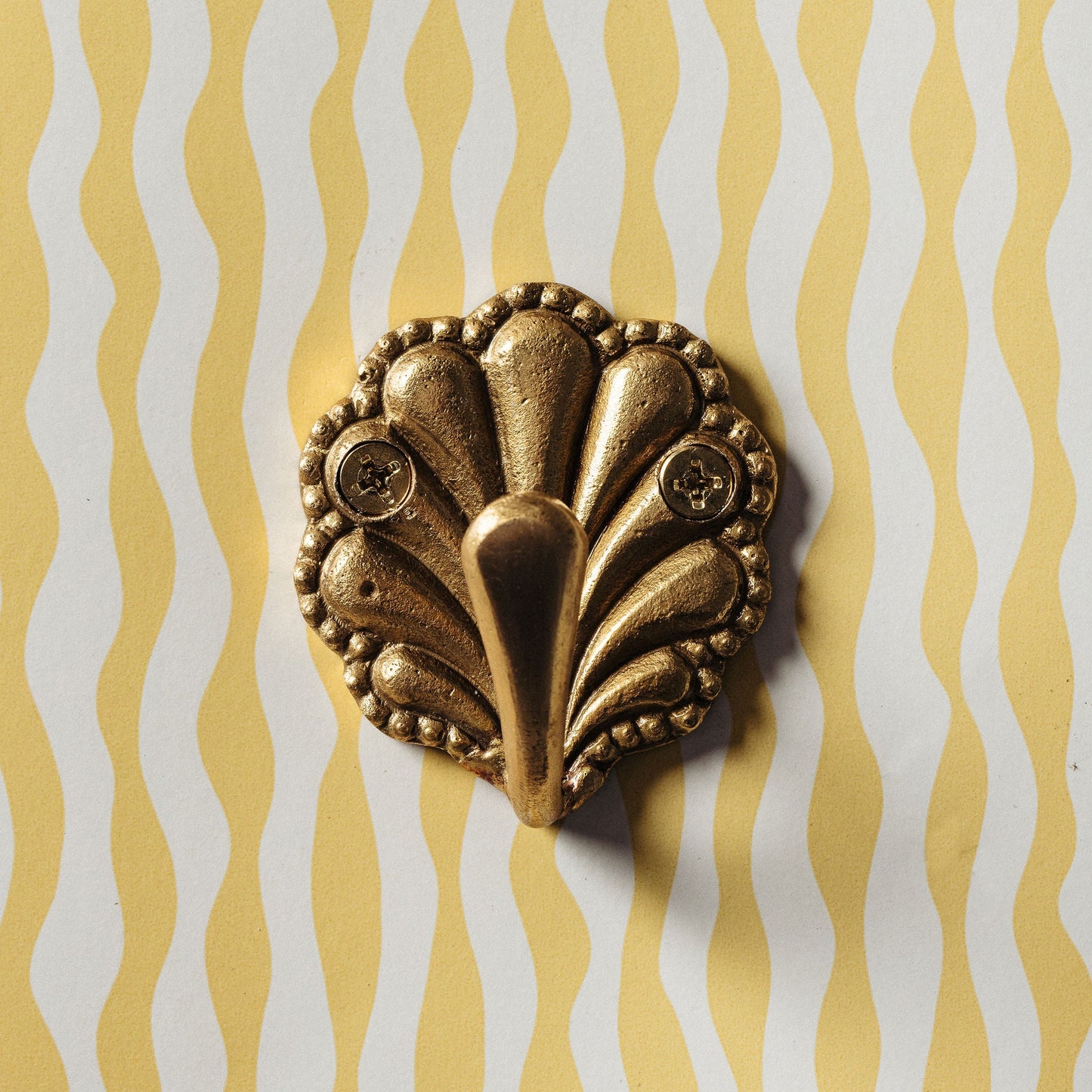 Shell Hook Single, Lacquered Brass