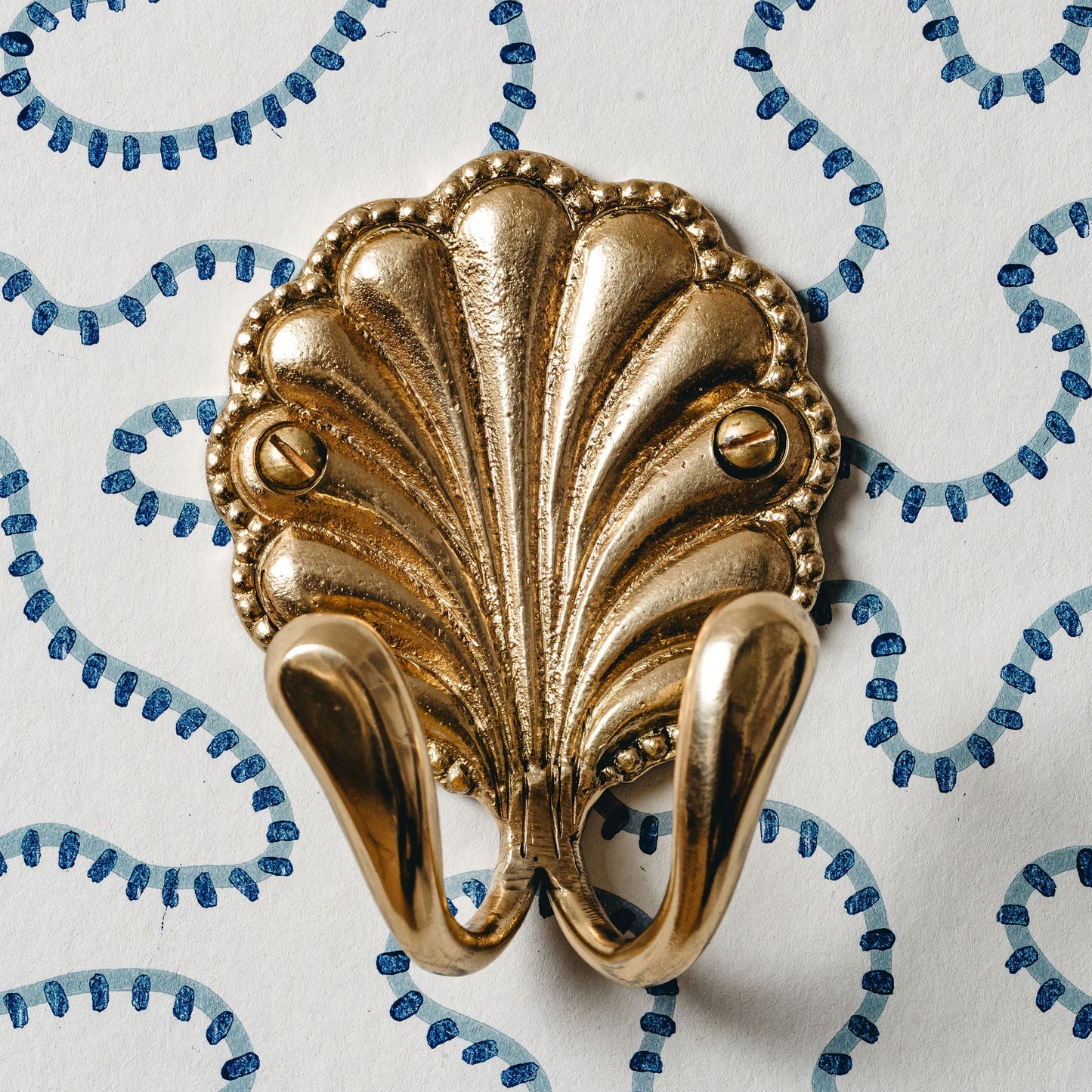 Shell Hook Double, Lacquered Brass