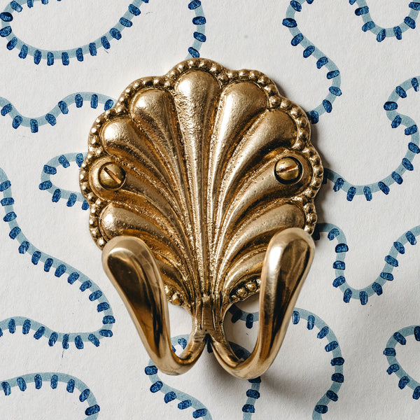 Shell Hook Double, Aged Brass