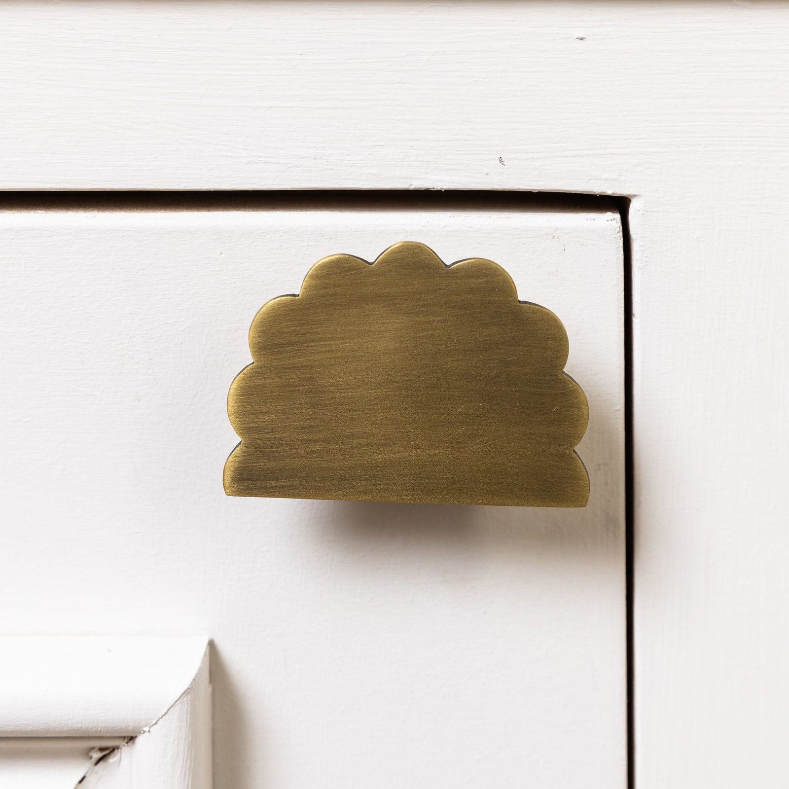 Scallop Knob, Antique Brass