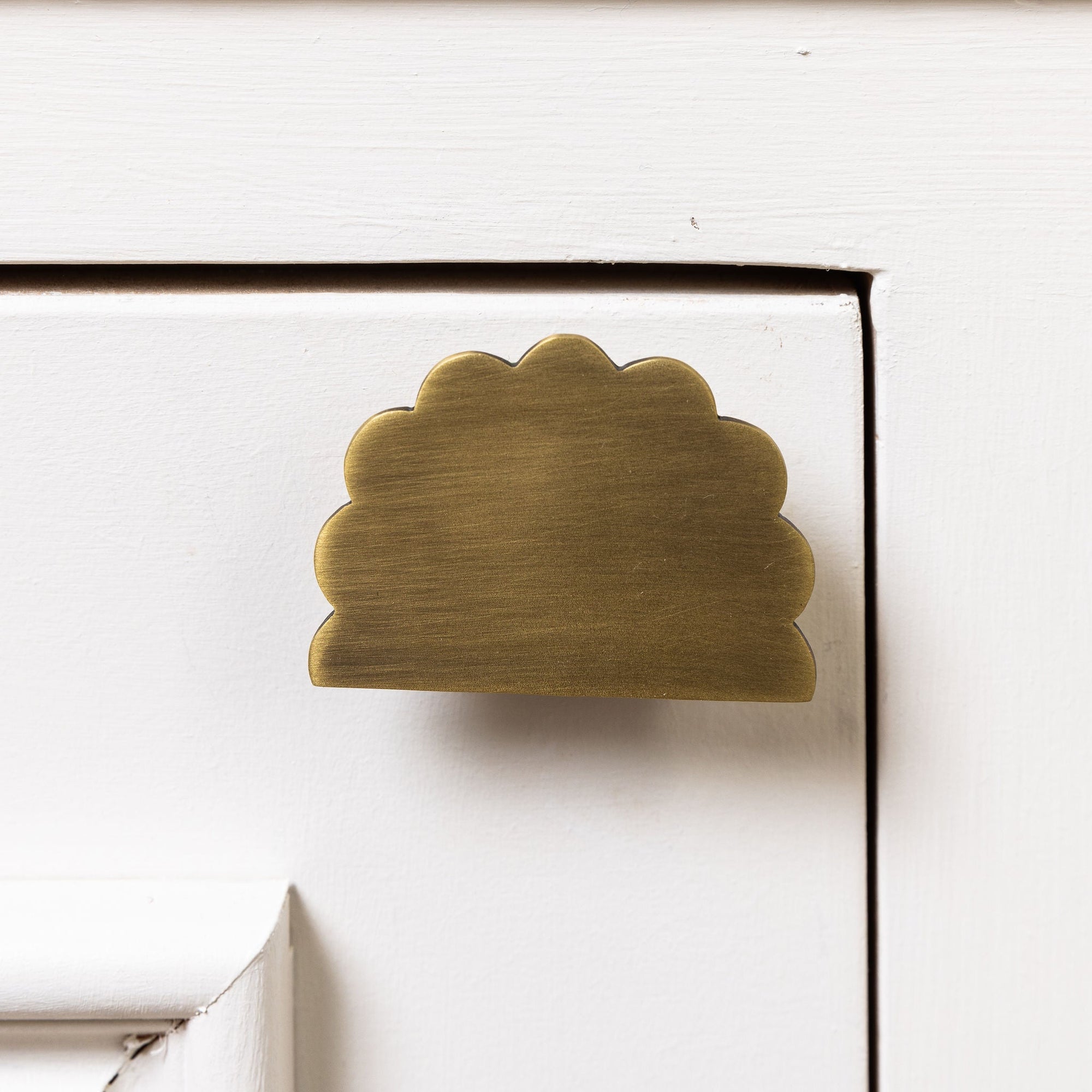 Scallop Knob, Antique Brass
