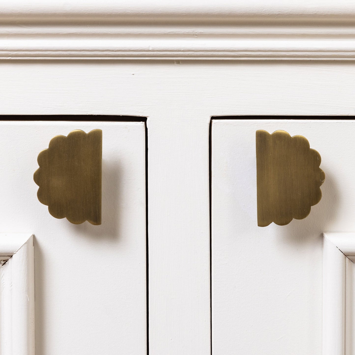 Scallop Knob, Antique Brass