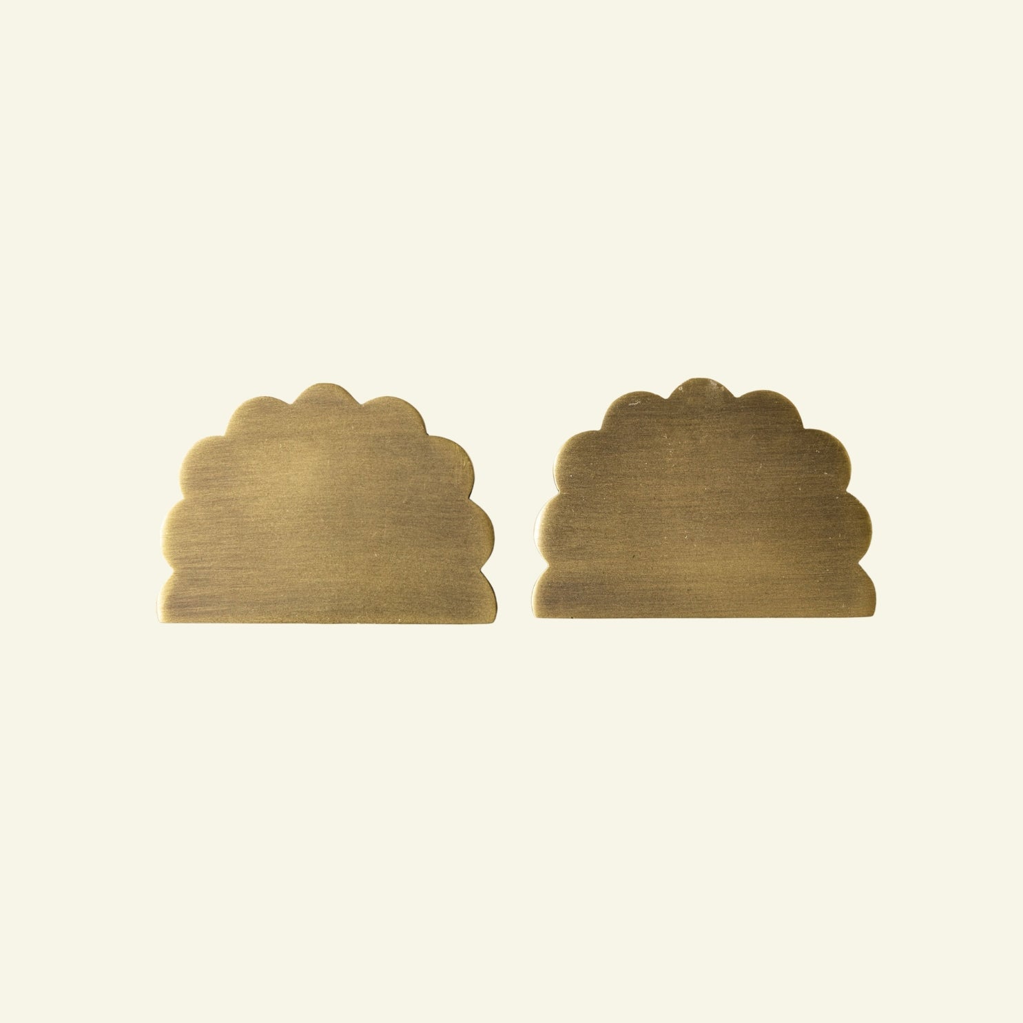 Scallop Knob, Antique Brass