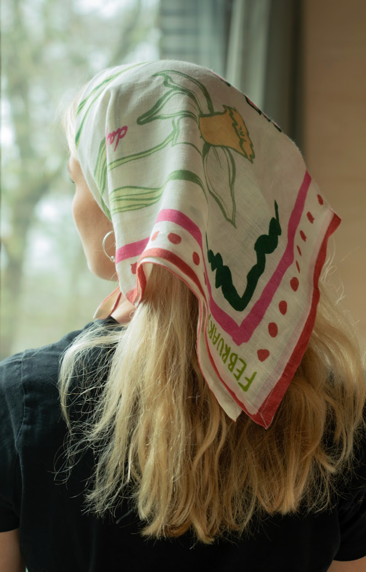 Carnation Scarf