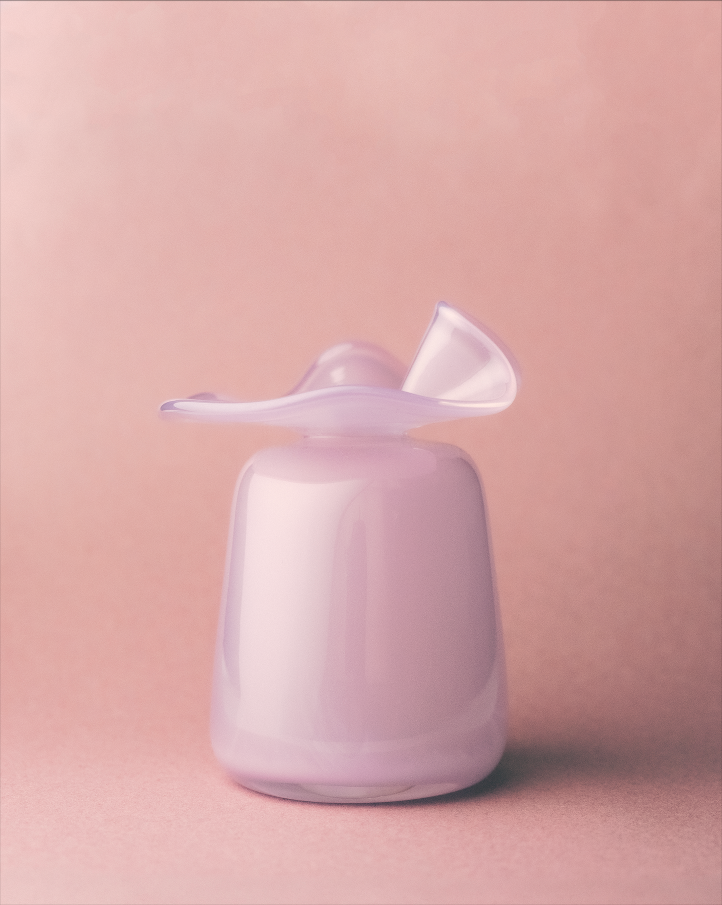 Marla Primrose Medium Handmade Glass Ruffle Bud Vase – Lilac Purple – detail close-up