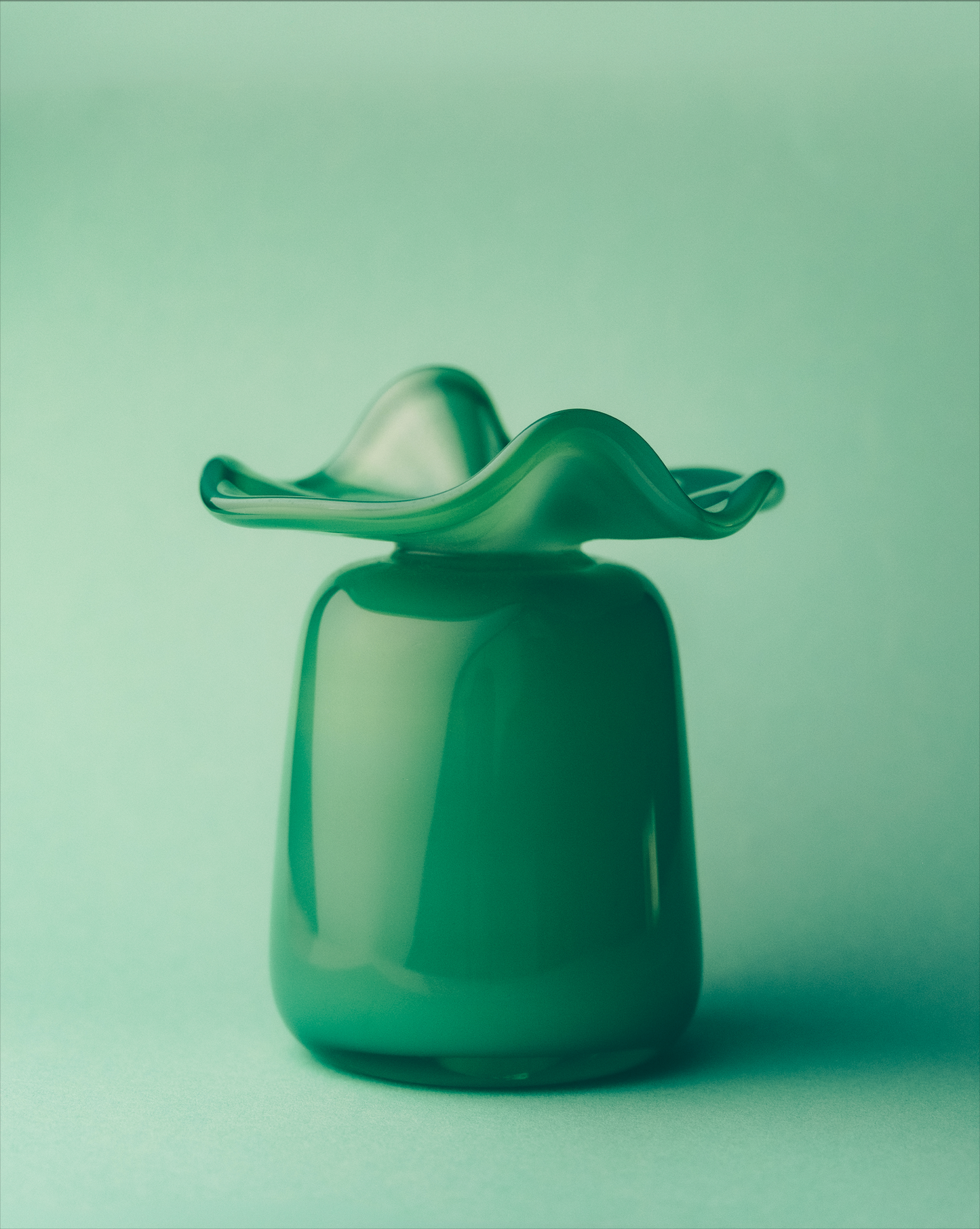 Marla Primrose Medium Handmade Glass Ruffle Bud Vase – Teal – side view
