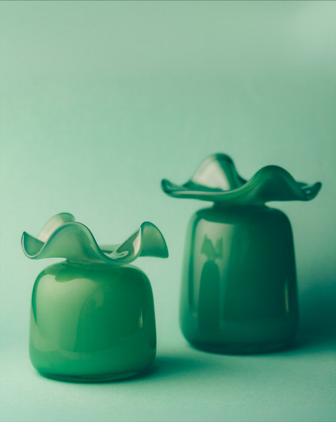 Marla Primrose Medium Handmade Glass Ruffle Bud Vase – Teal – detail close-up