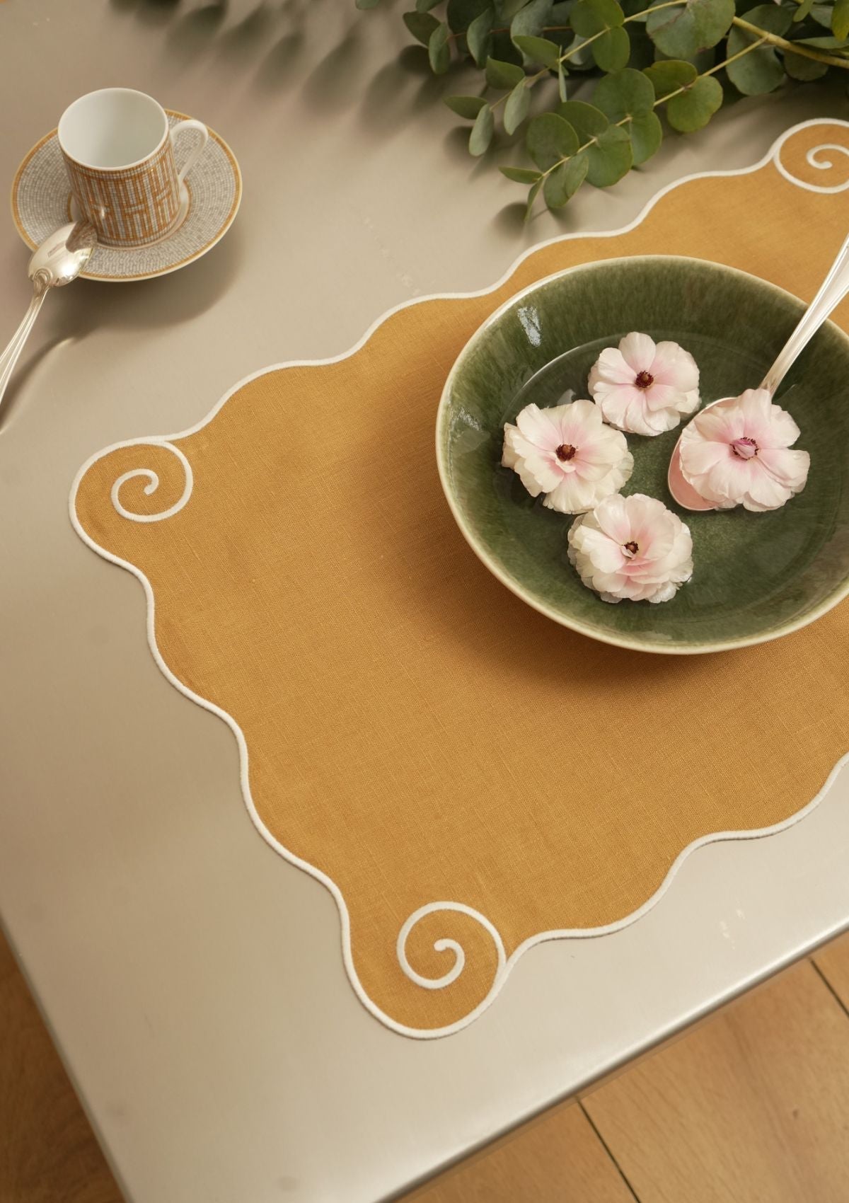 Volute Linen Placemat in Yellow Ocher & White