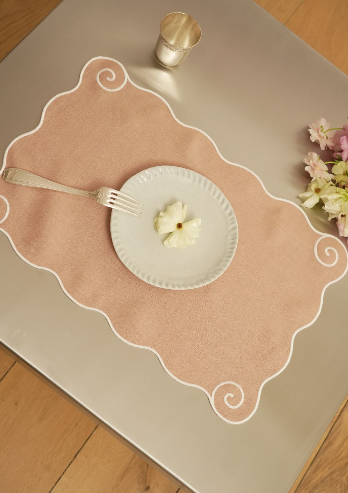 Volute Linen Placemat in Powder Pink & White