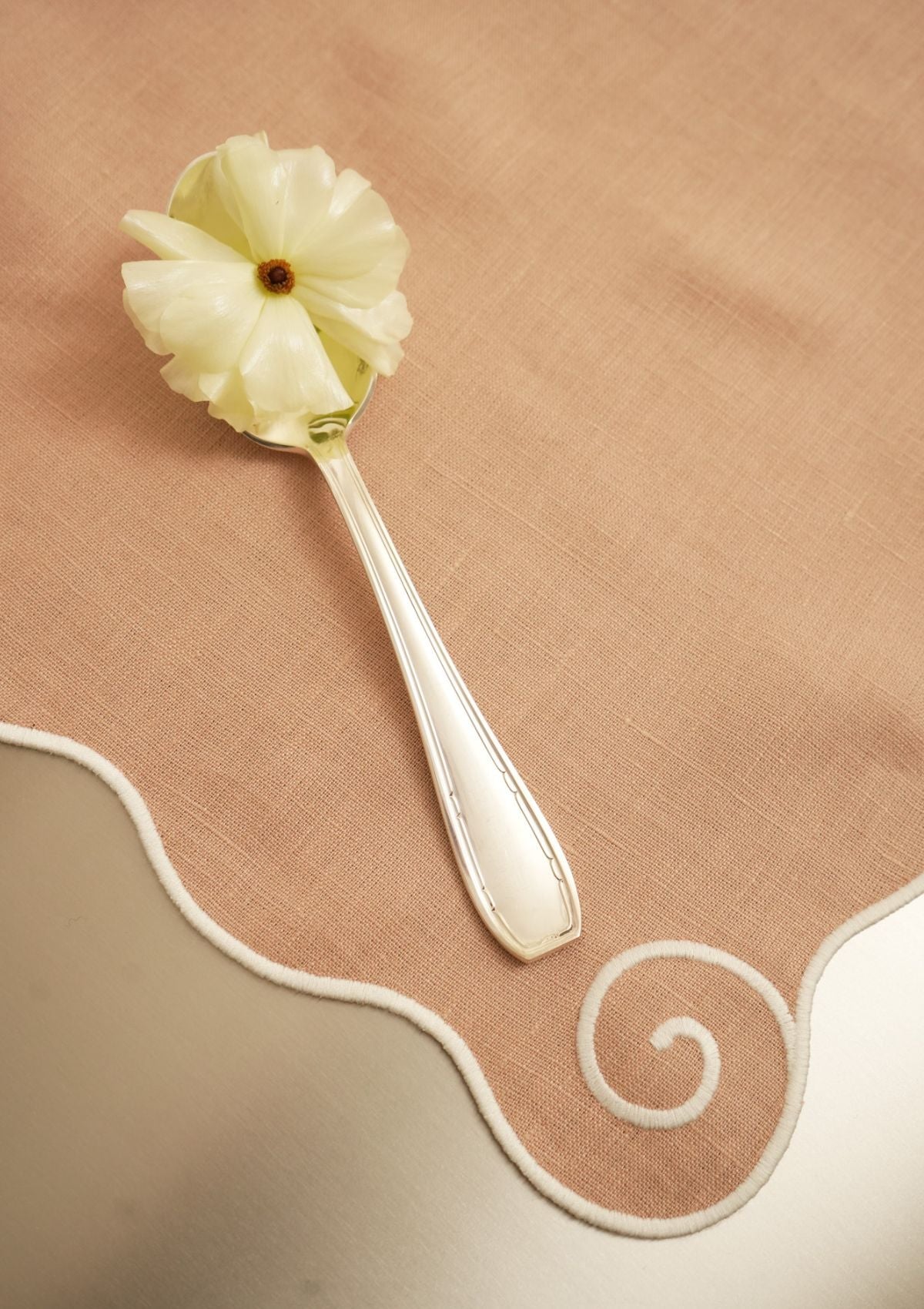 Volute Linen Placemat in Powder Pink & White