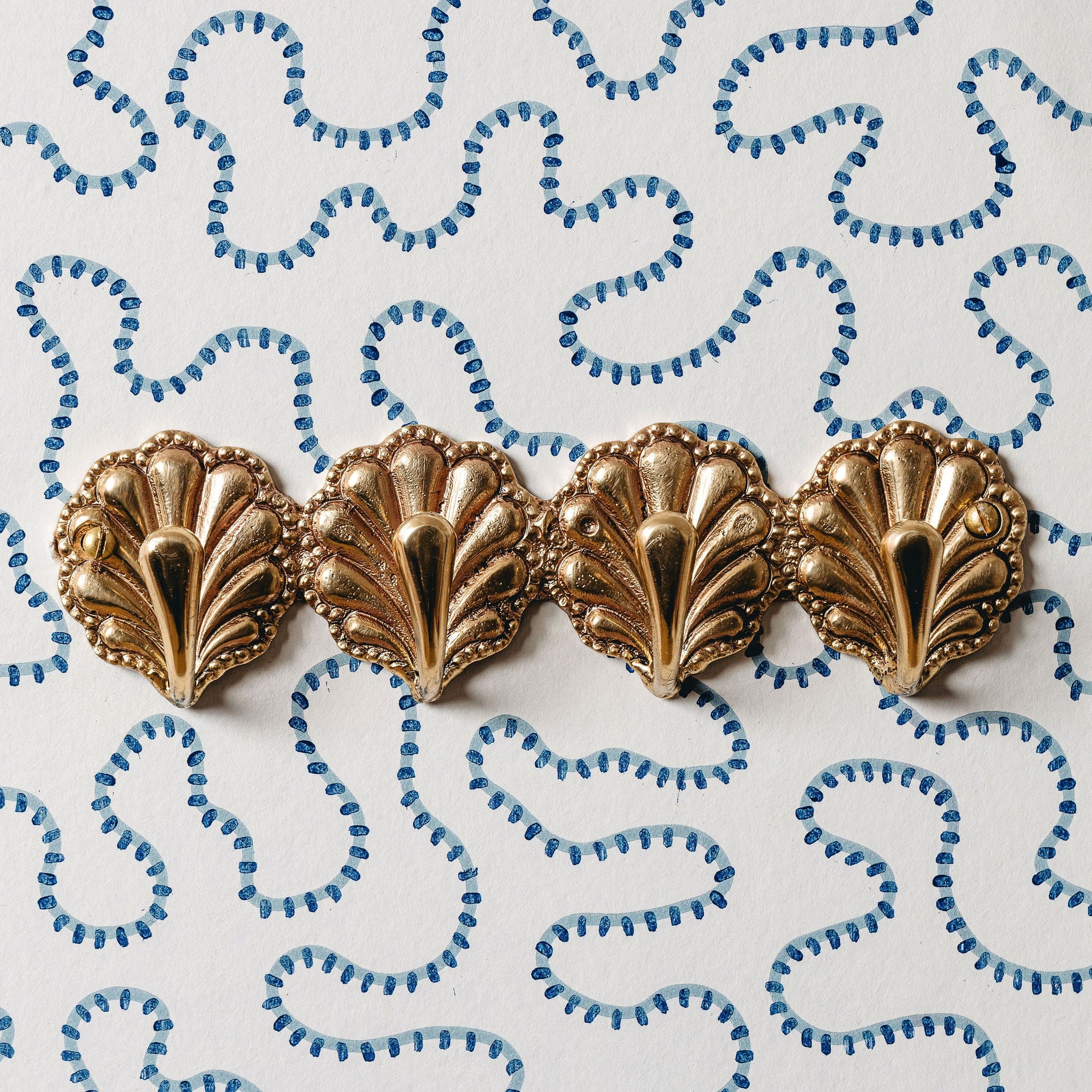Shell-coat-rack-front-image