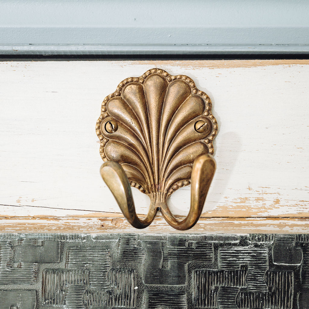 Shell Hook Double, Aged Brass