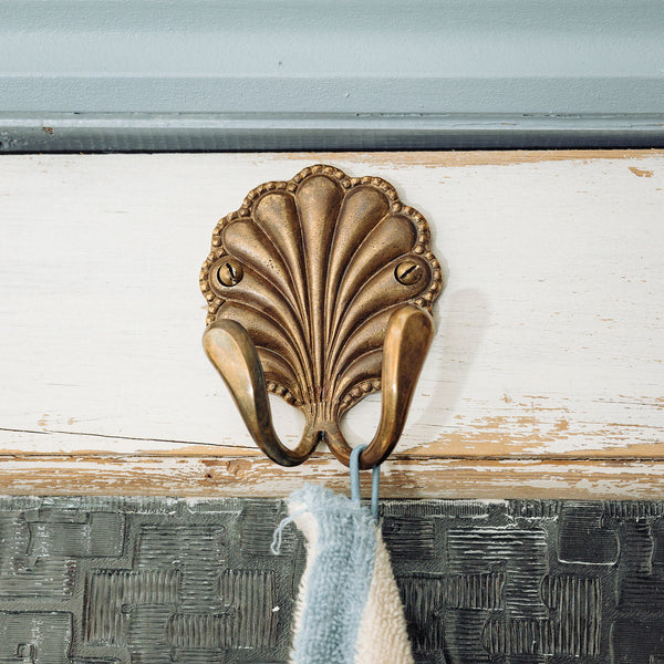 Shell Hook Double, Aged Brass