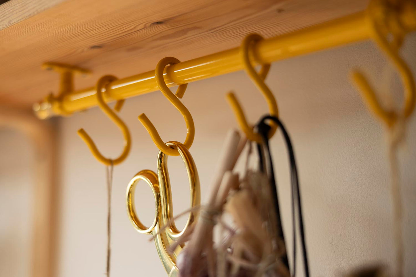 The 40cm Signal Yellow Hanging Rail