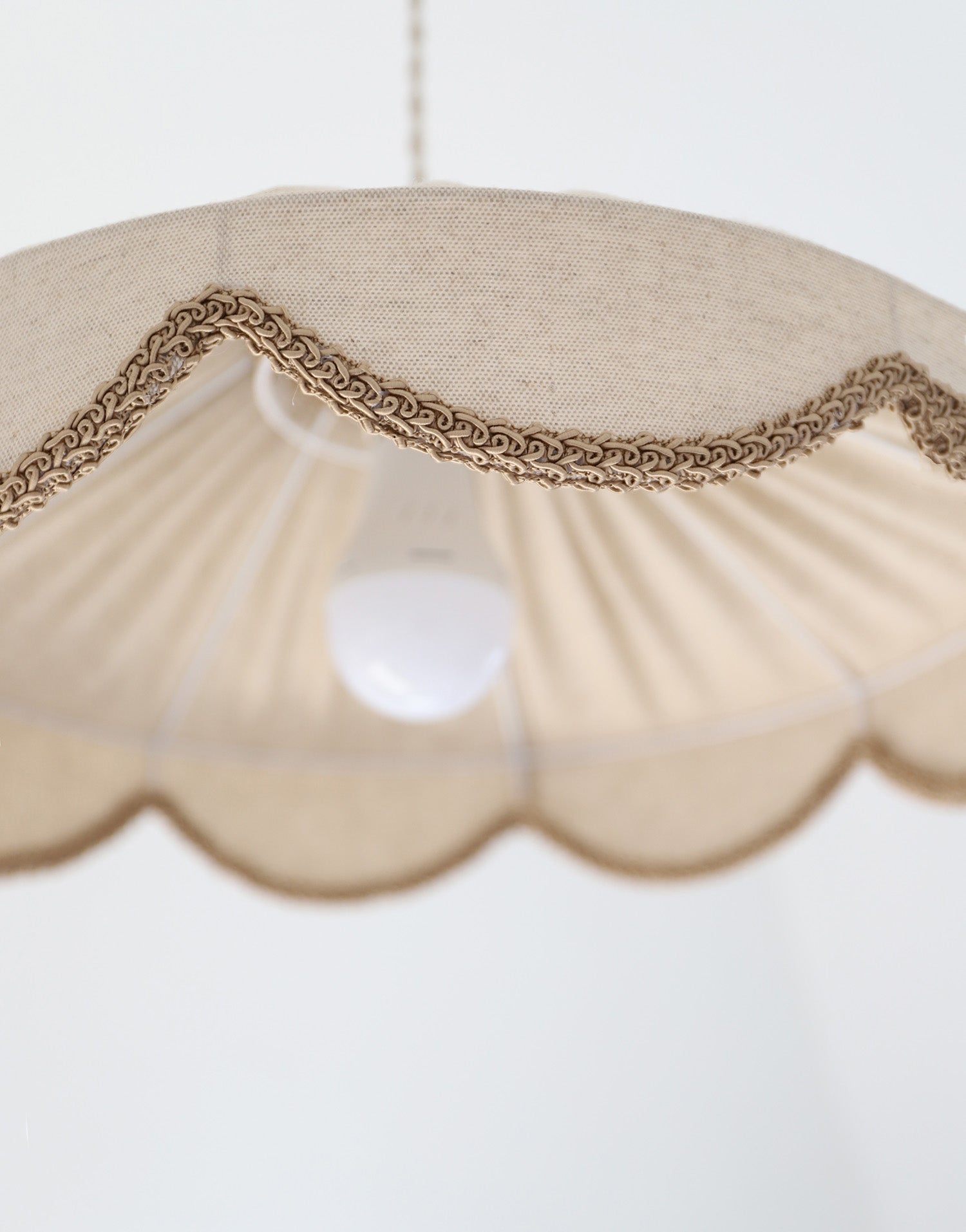 Floral-Shaped Pendant Light Solid Cosette “Classic”
