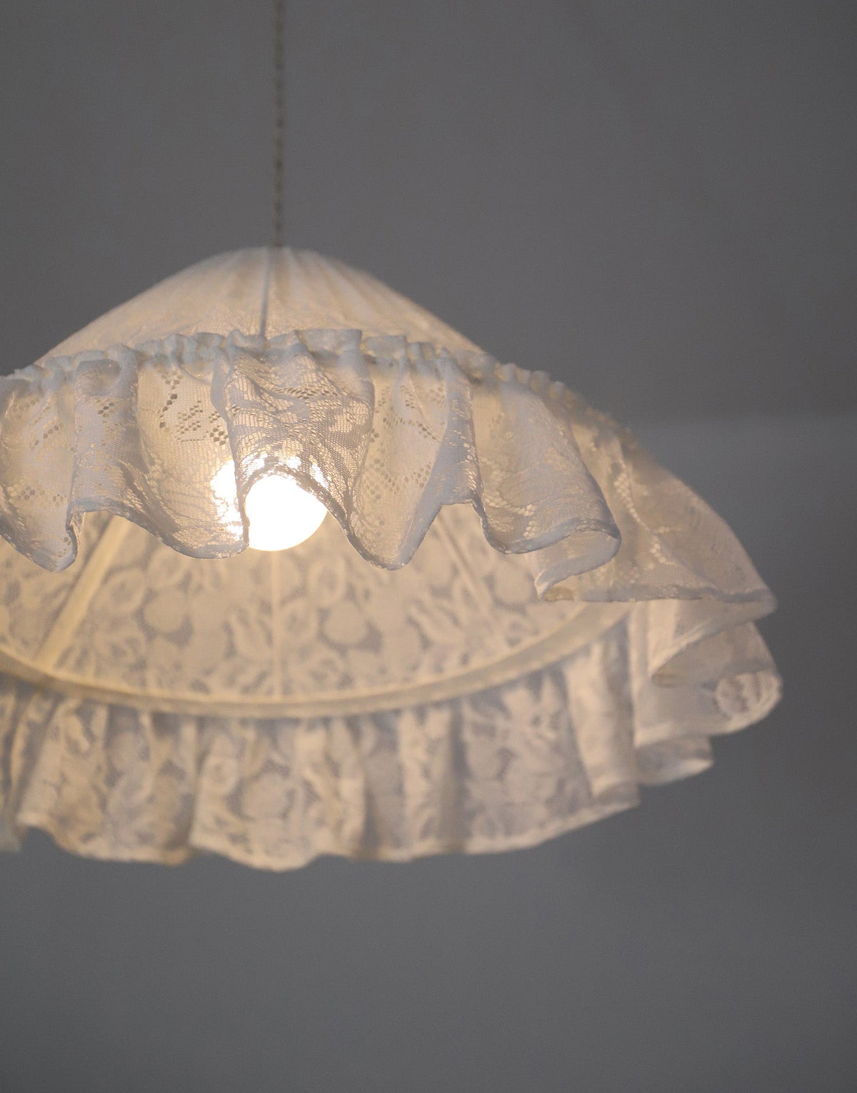 Marie Ernestine Pendant Light – Vintage-Style White Lace