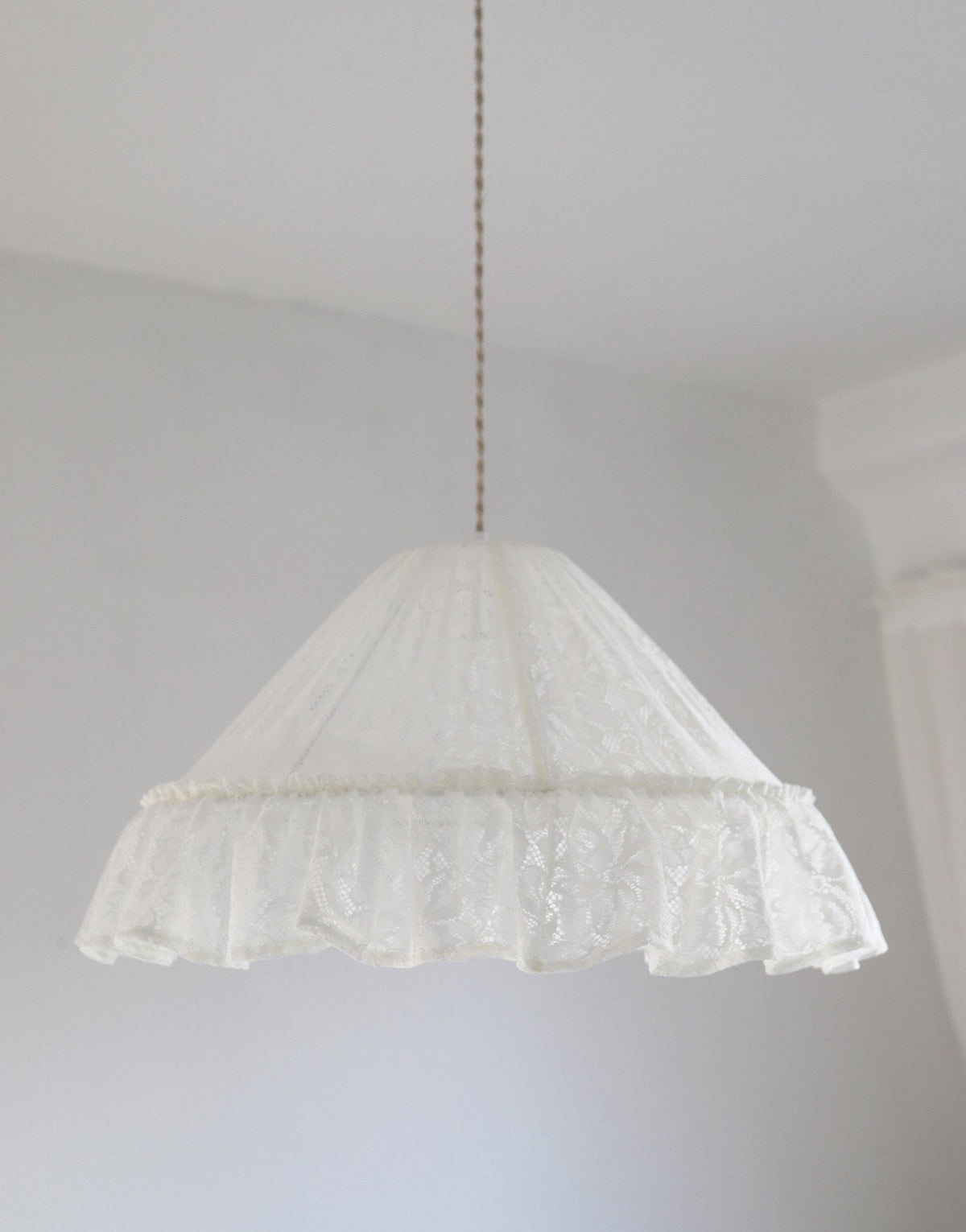 Marie Ernestine Pendant Light – Vintage-Style White Lace