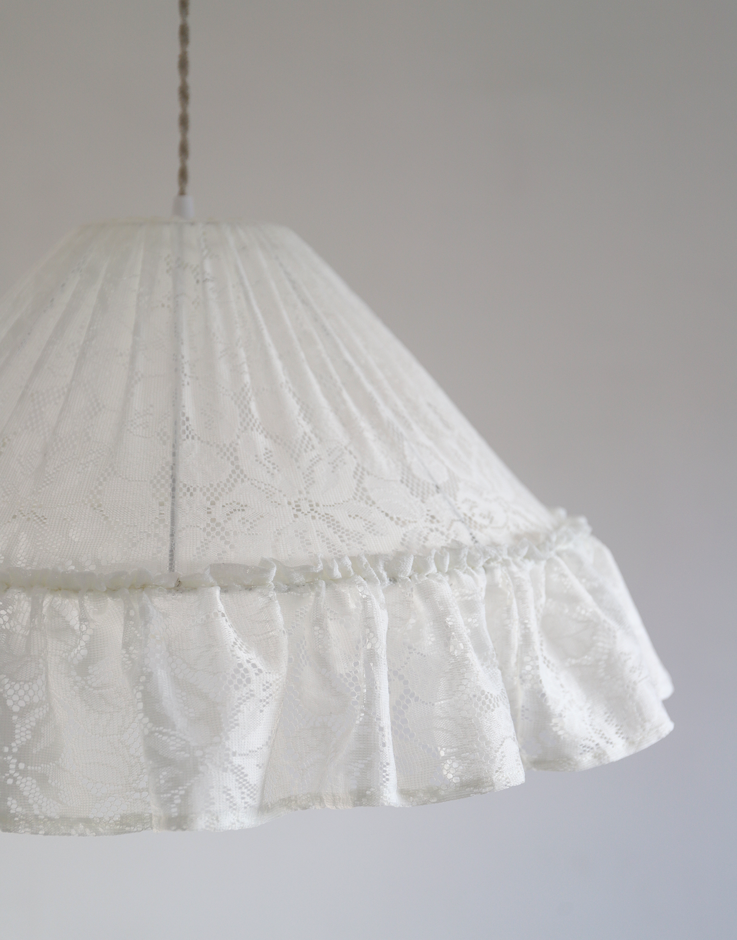 Marie Ernestine Pendant Light – Vintage-Style White Lace