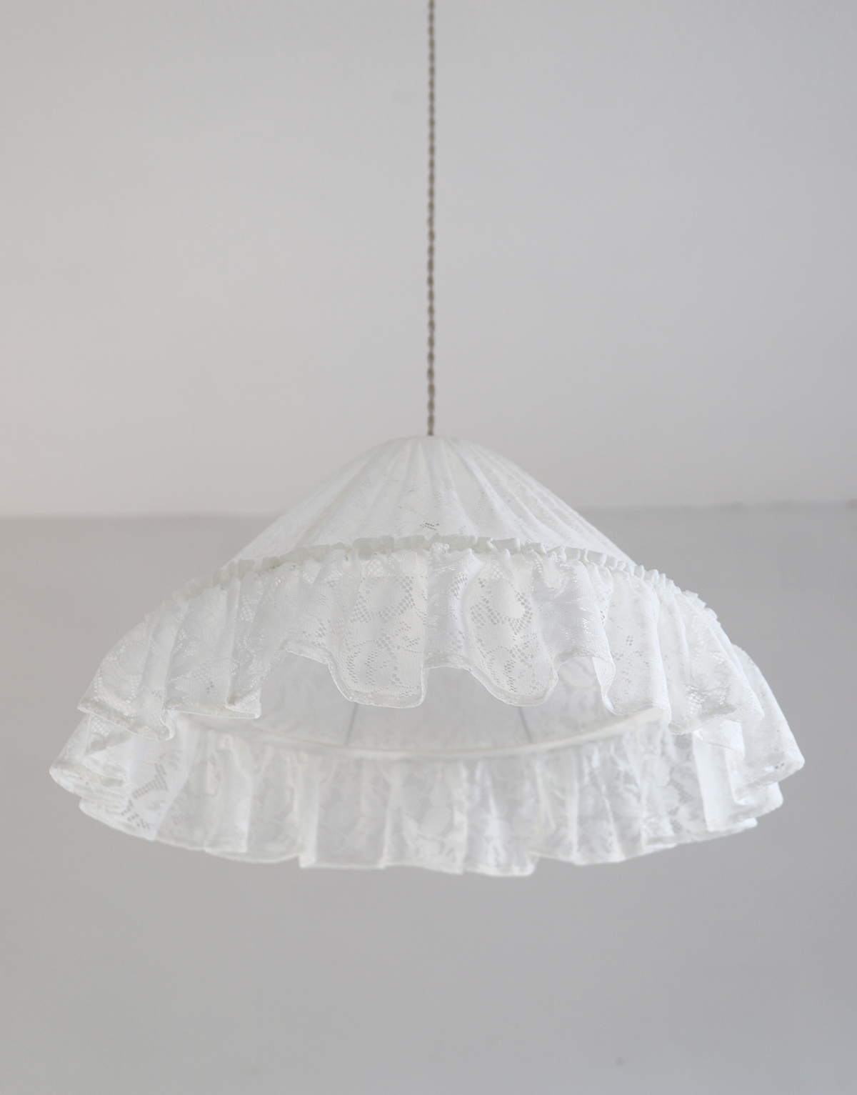 Marie Ernestine Pendant Light – Vintage-Style White Lace