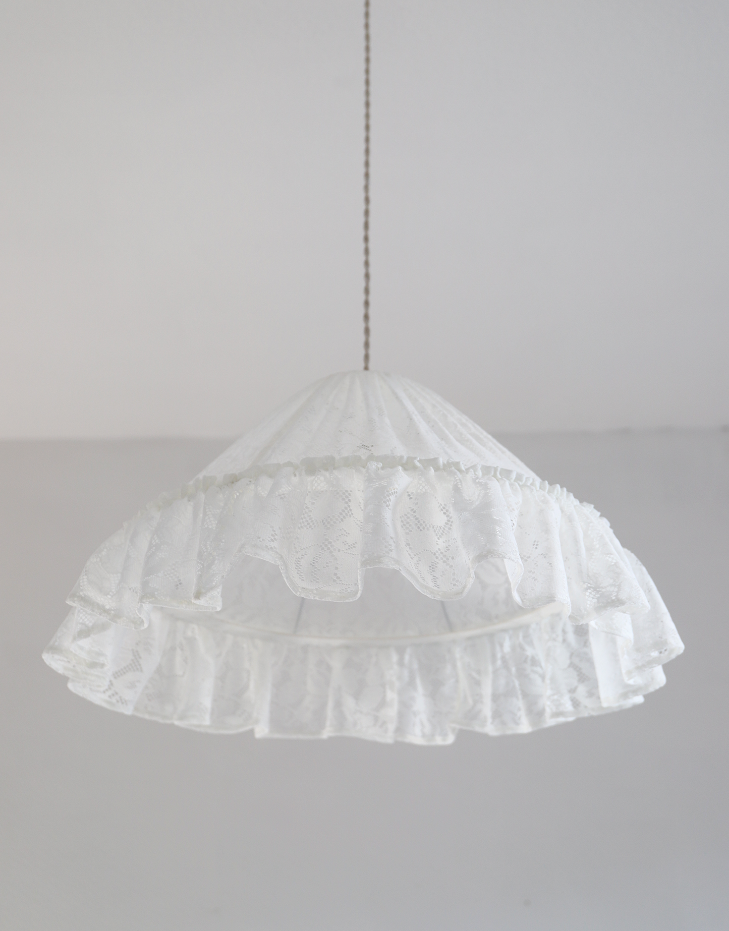 Marie Ernestine Pendant Light – Vintage-Style White Lace