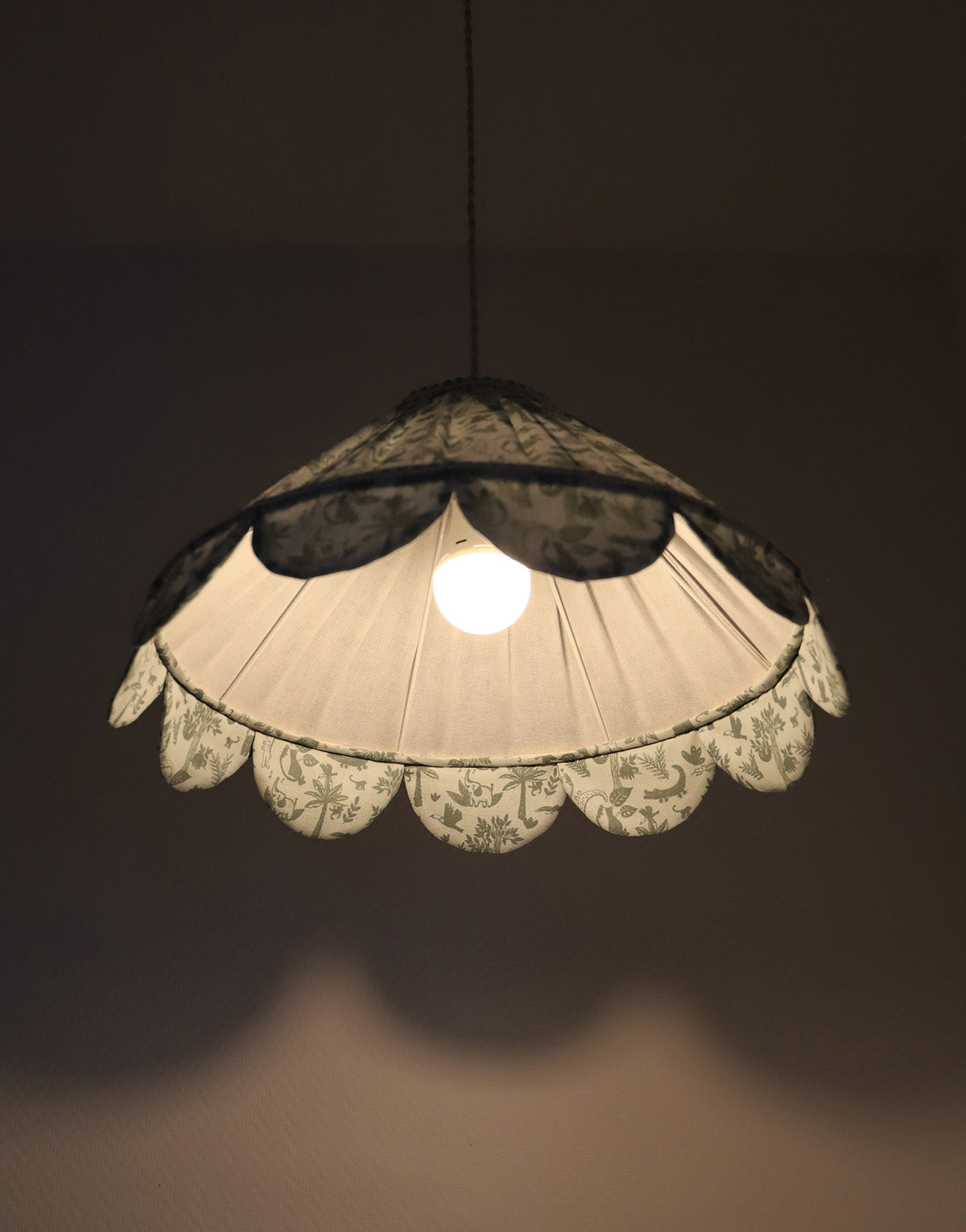 Conical Pendant Light With Petal Finish Mika “Savanne”