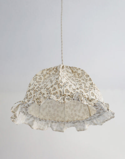 Suspension dôme ronde imprimée avec motifs fleuris bruns sur fond crème, cable textile lin et coton.